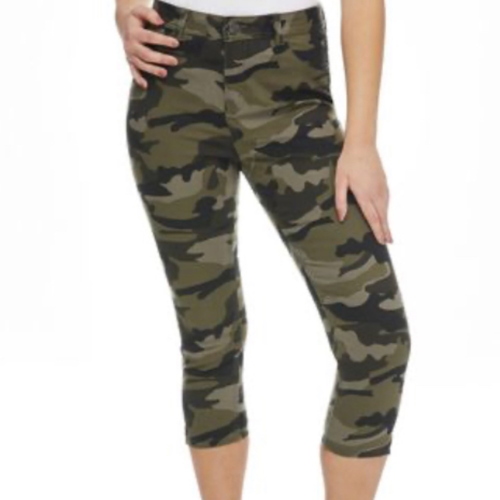 NWT George camo high waisted capris